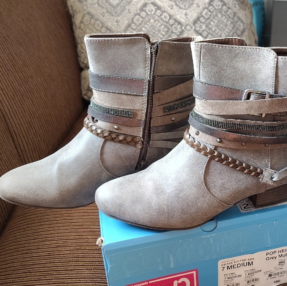 Pop Women's Trendy Buckled Gray Ankle Boots